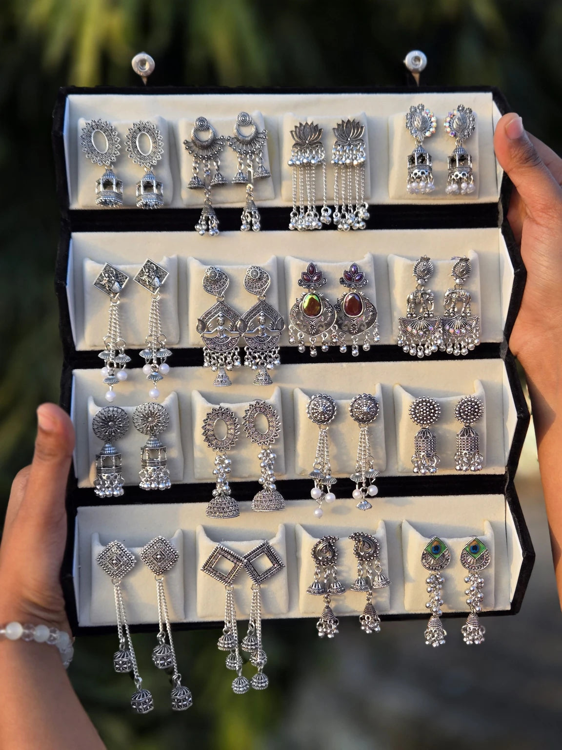 Viral 16 Pair Earing Set With Folding Jewelery Box